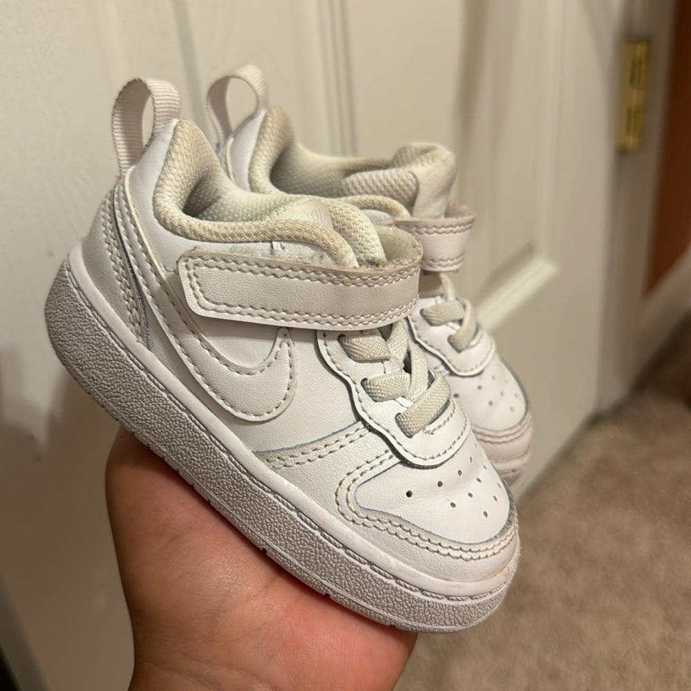 Nike court low